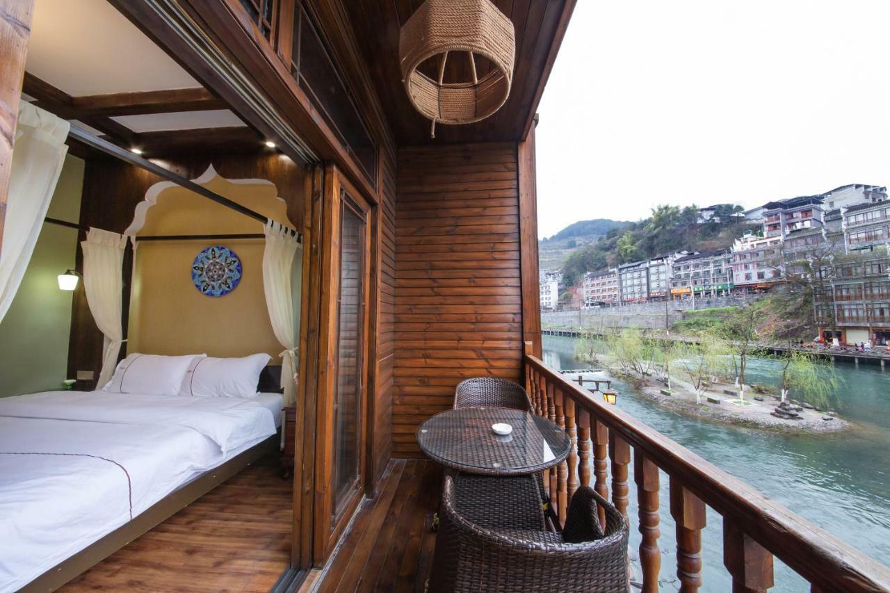 Flower Time Inn Fenghuang Exterior photo