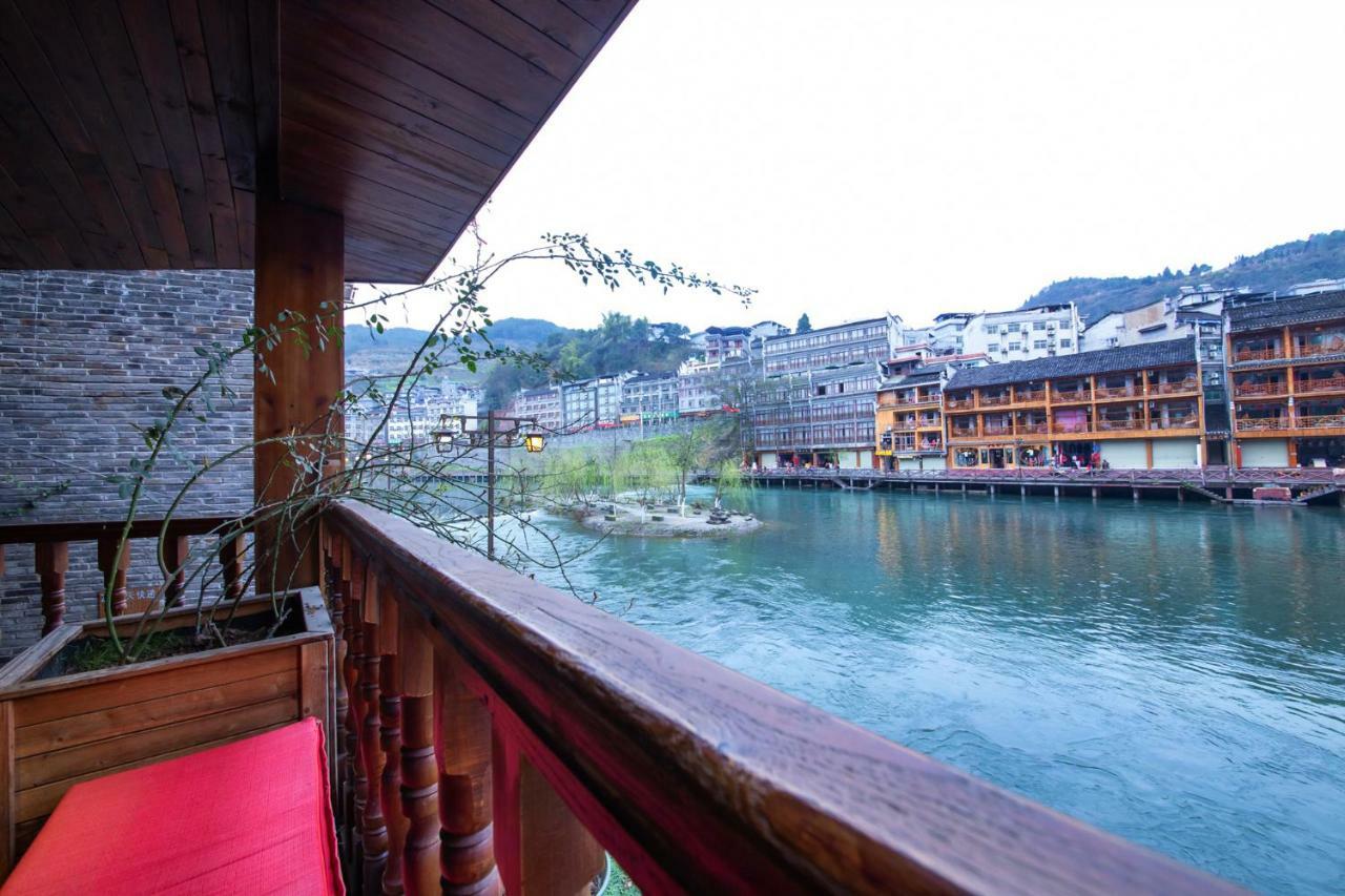 Flower Time Inn Fenghuang Exterior photo