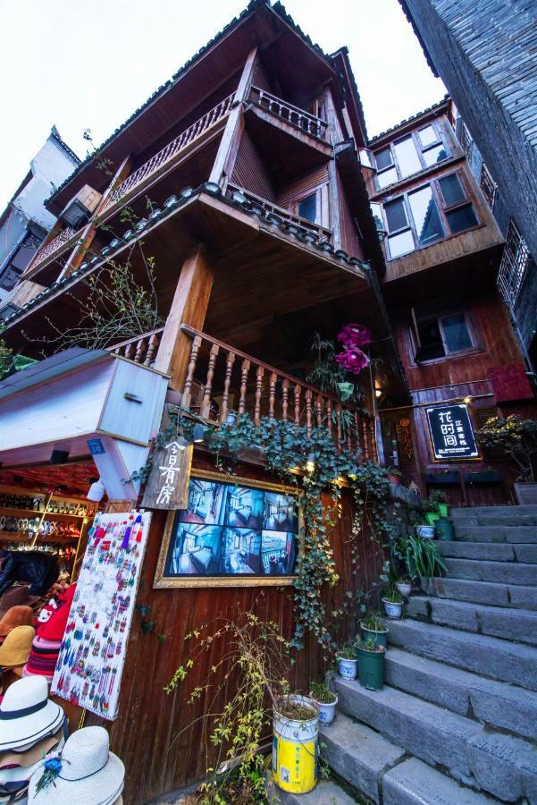 Flower Time Inn Fenghuang Exterior photo