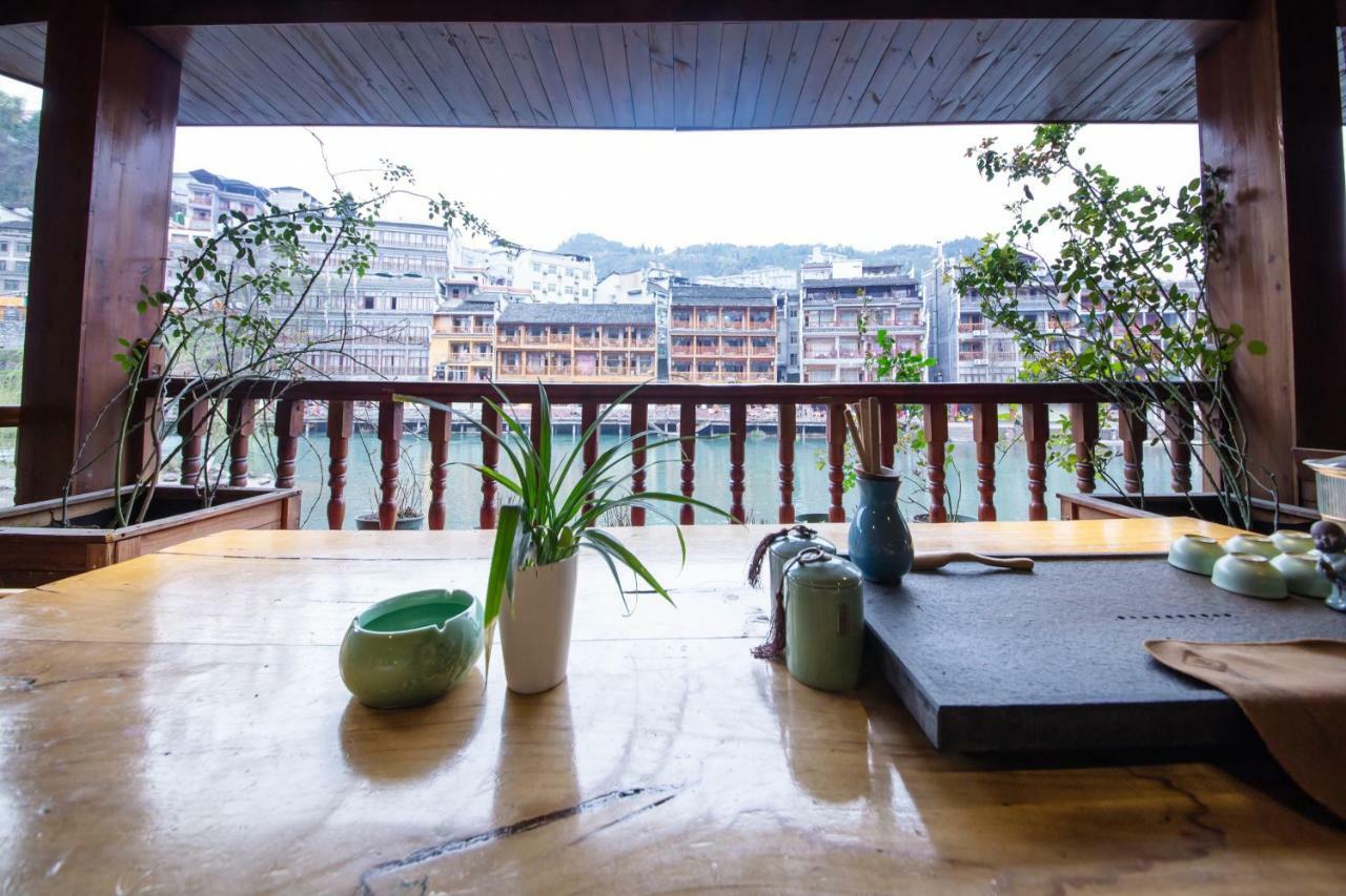 Flower Time Inn Fenghuang Exterior photo